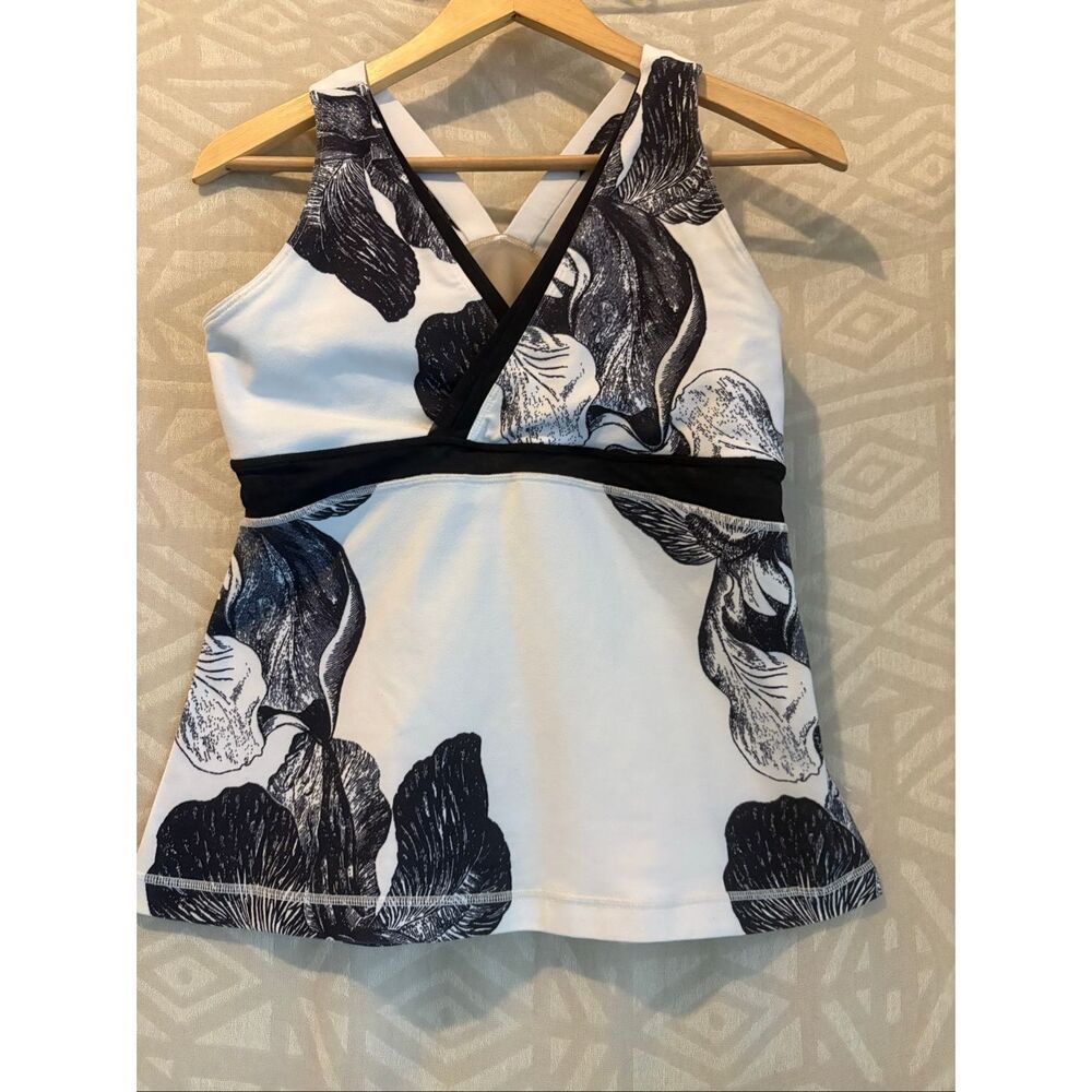 Lululemon Black‎ and White Floral Print workout top size 10